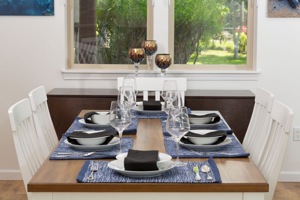 Everything you need for setting the table is provided
