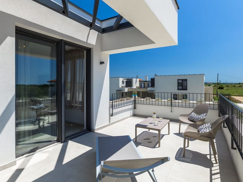 Urban Design, Apartment, Balcony, Design, Daylighting, Handrail, Aluminium, Villa, Penthouse Apartment