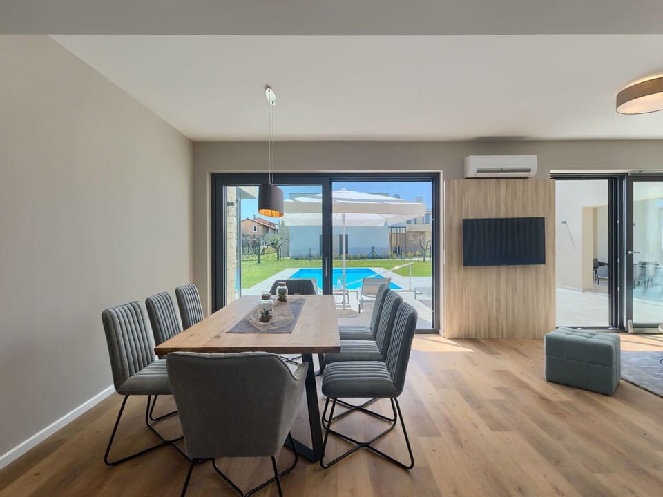 Furniture, Flooring, Interior Design, Floor, Wood, Ceiling, Wood Flooring, Table, Home, Living Room
