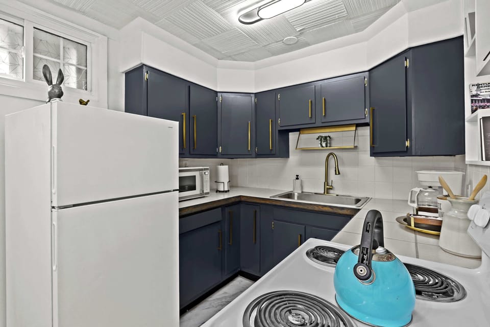 Kitchen: Everything you need to feel at home and enjoy your culinary creations.