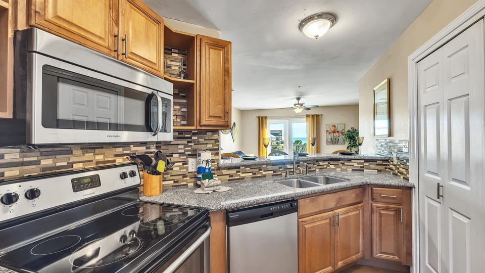 Modern stainless appliances & granite.