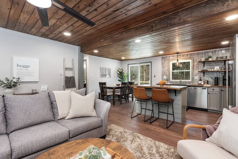 Main level living (2)