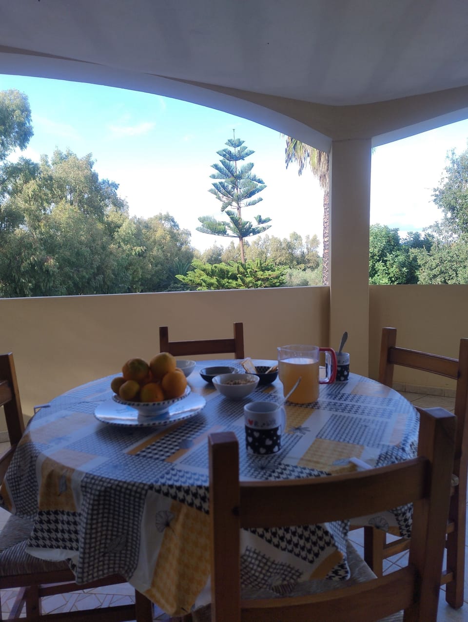 Outdoor dining