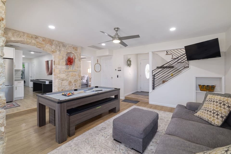 Kick back with a movie, challenge friends to a game of pool, or simply enjoy the airy open layout after a day of exploring. Thoughtfully designed spaces make it easy to relax, reconnect, and settle right in.