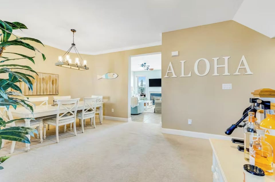 Additional dining room table (6) 