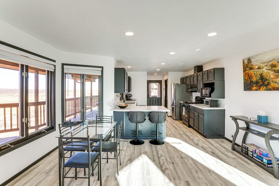 Dining Area | Dishware & Flatware | Central A/C & Heat