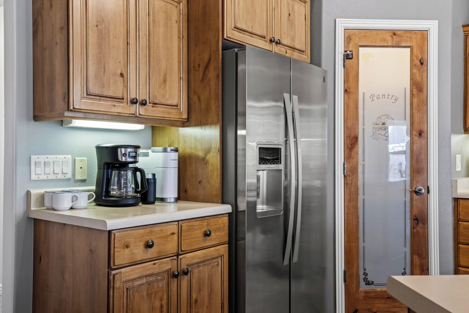 Single K-Cup and drip coffee maker.