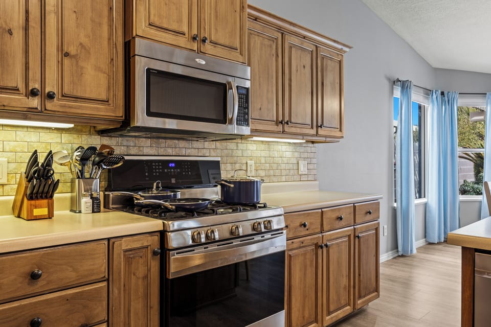 Fully stocked kitchen.