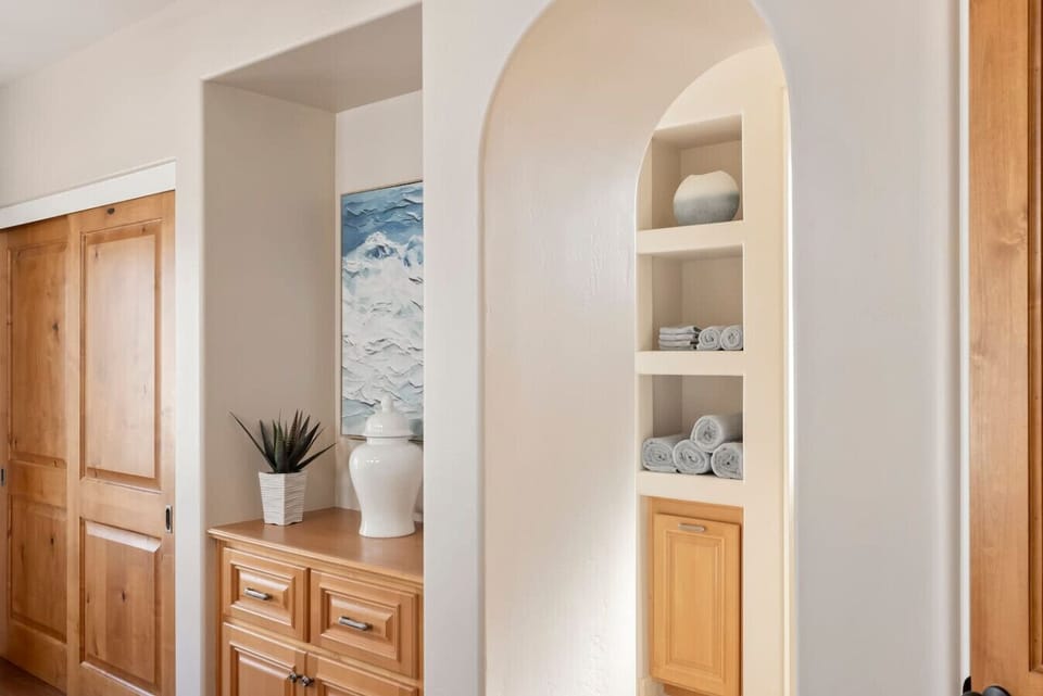 Oceanfront rental in Oceanside California, Beachfront vacation rental, Oceanside beach house, Direct beach access nearby, Private sandy backyard, Fire pit on the beach, No street between house and ocean, Walk to Oceanside Pier, Walk to restaurants and cof