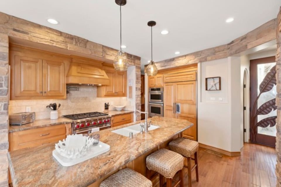 Oceanfront rental in Oceanside California, Beachfront vacation rental, Oceanside beach house, Direct beach access nearby, Private sandy backyard, Fire pit on the beach, No street between house and ocean, Walk to Oceanside Pier, Walk to restaurants and cof