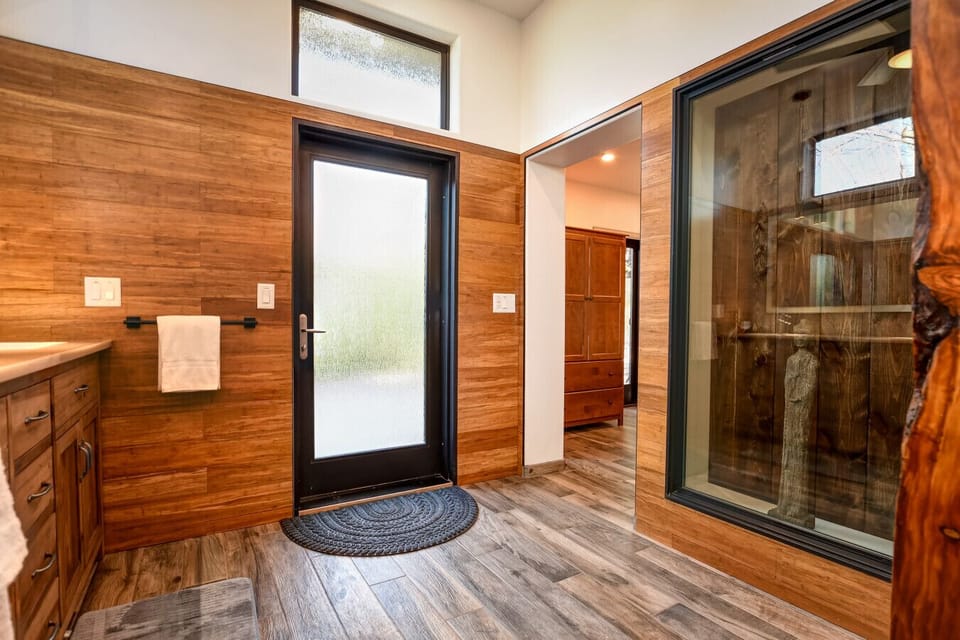 Private Bathroom Direct Outdoor Access