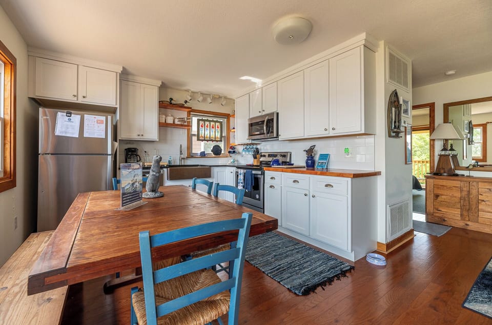 Kitchen/Dining Area