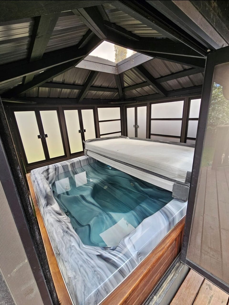 Indoor spa tub