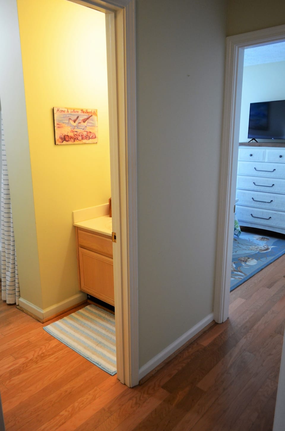 Hallway Bath between Bedroom 2 and Bedroom 3