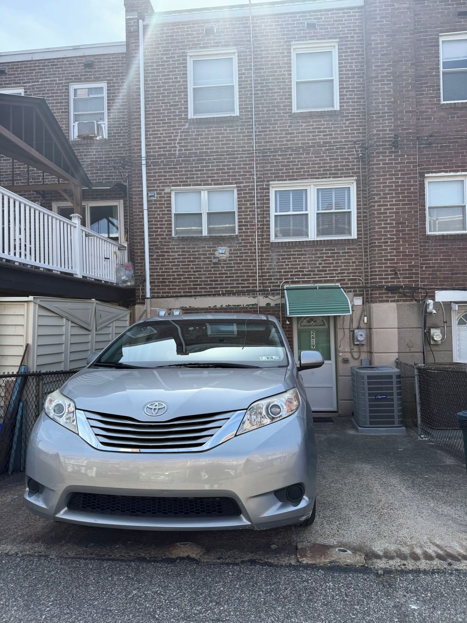1 car PRIVATE PARKING ON SITE