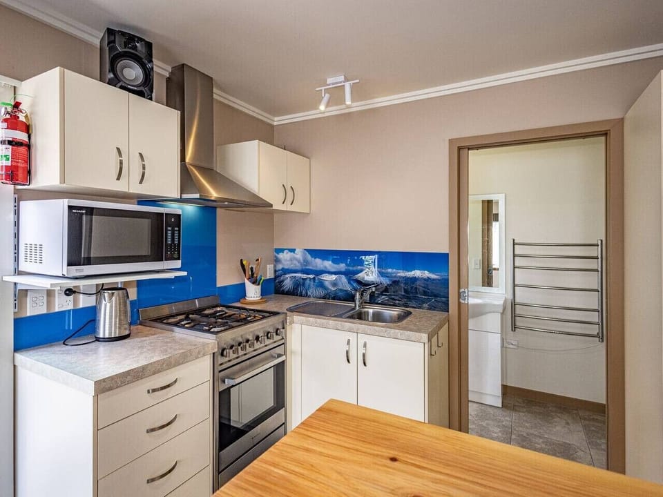 Kitchen/Bathroom