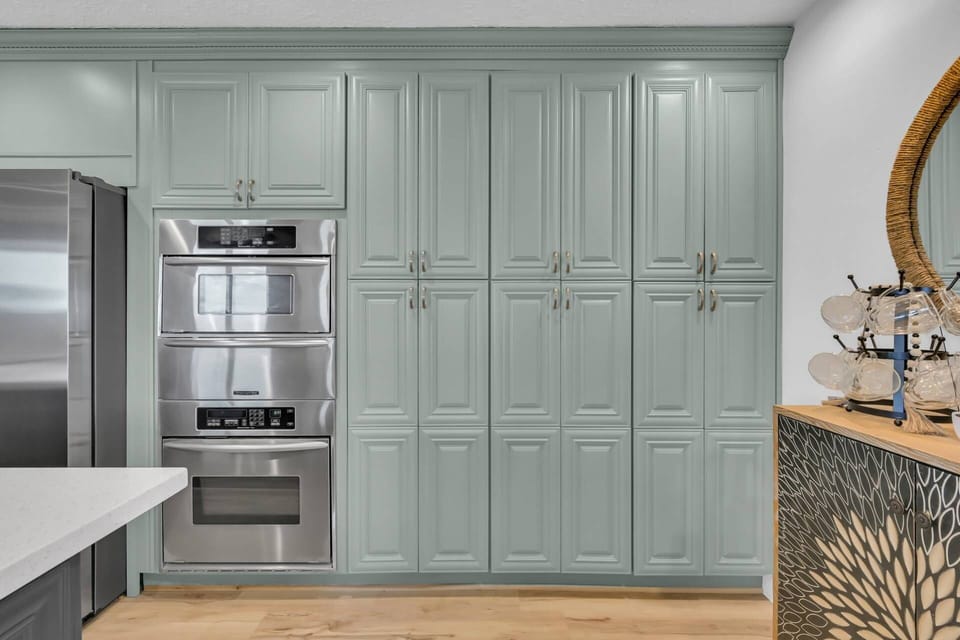 Double oven in the the kitchen