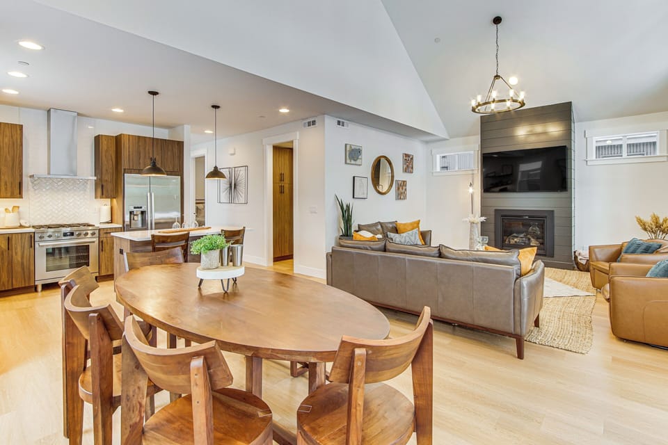 Dining Area | 1st Floor