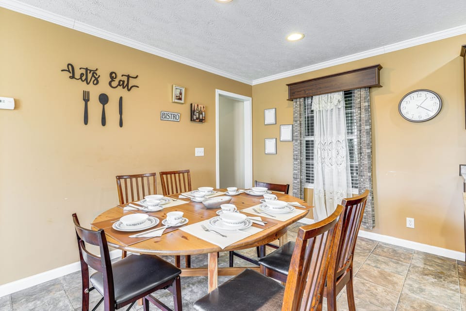 Dining Room | Dining Table