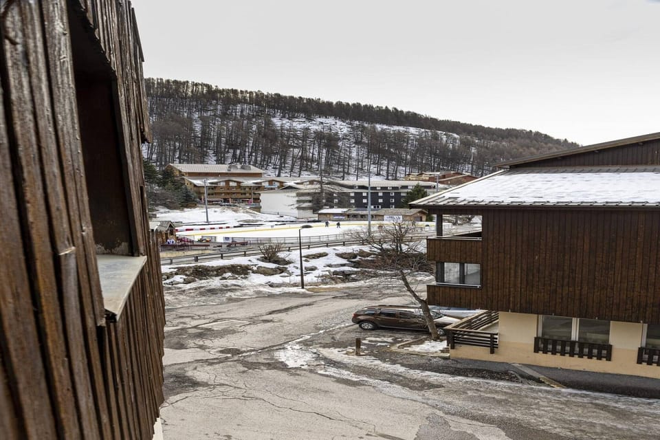 Immediate Surroundings [winter] (<1 km)