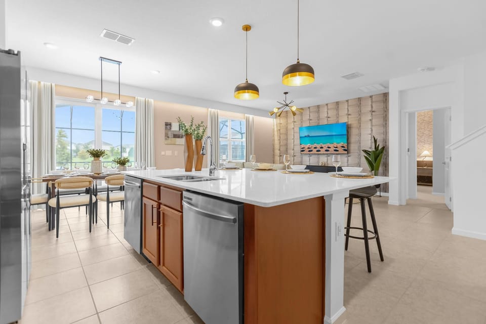 Fully equipped kitchen with 2 dishwashers
