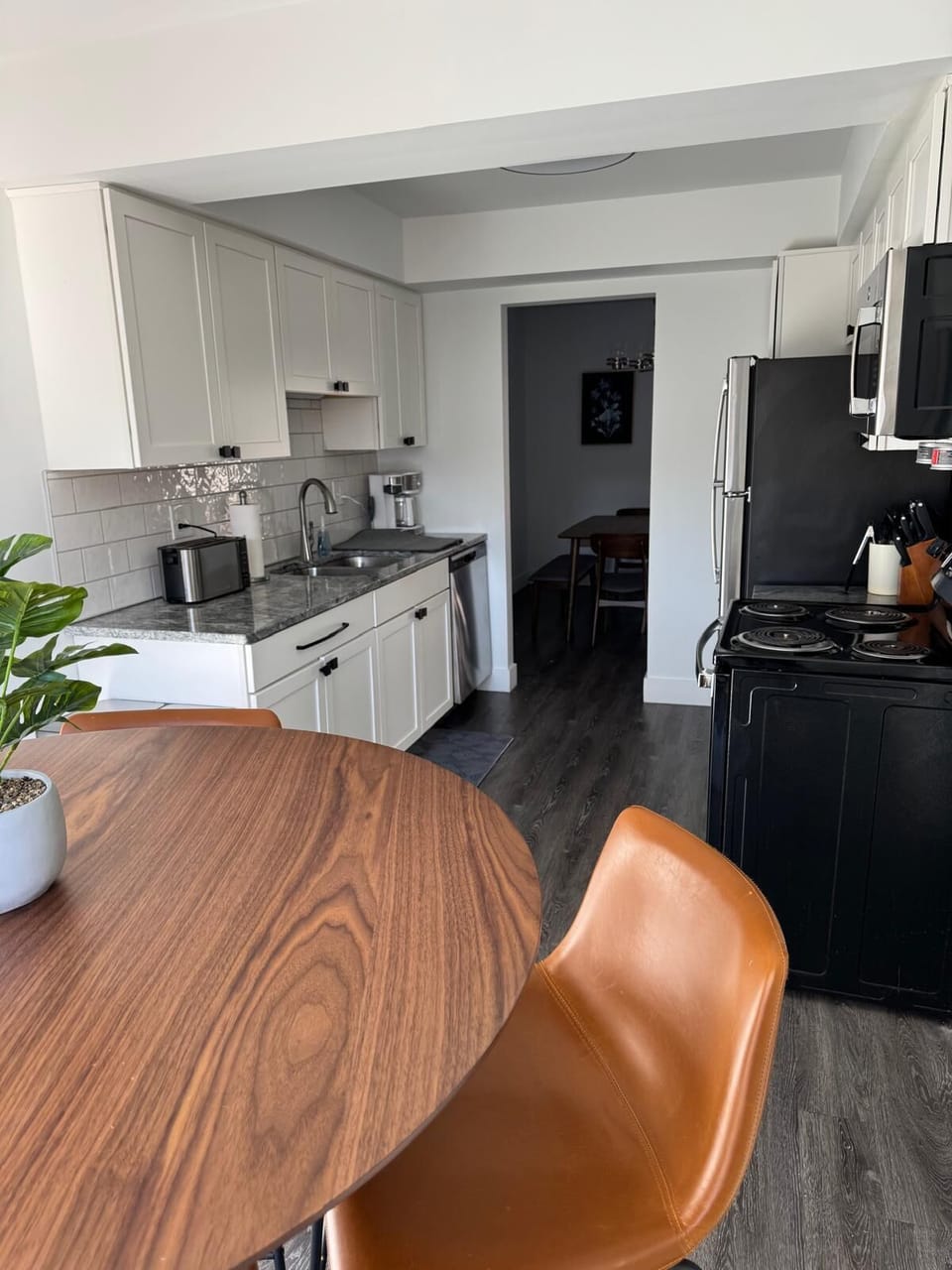 Kitchen w/ Breakfast Nook