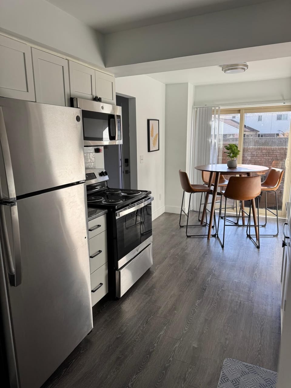 Kitchen w/ Breakfast Nook