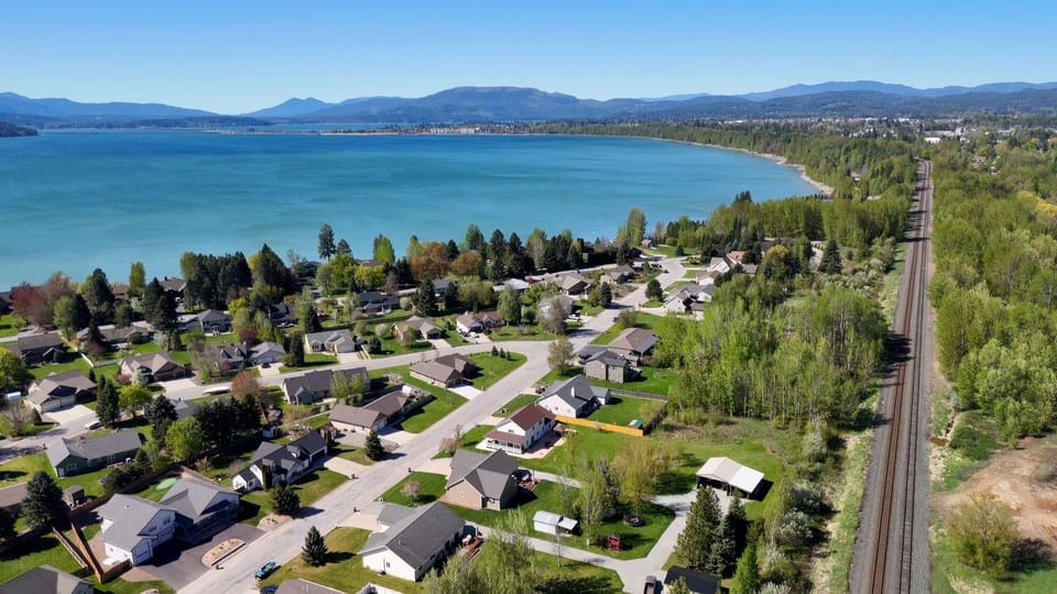 A view from the sky overlooking Lake Ponderay