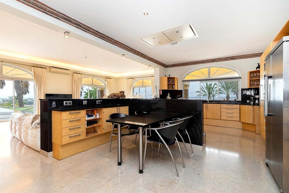 Breakfast table
