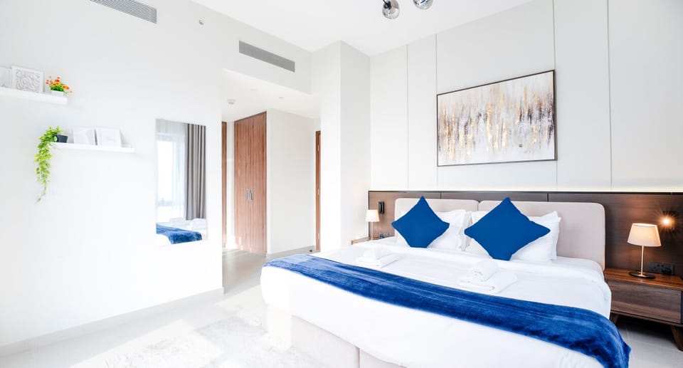 Your ultimate relaxation zone awaits—a king-sized bed that feels like sleeping on a cloud!