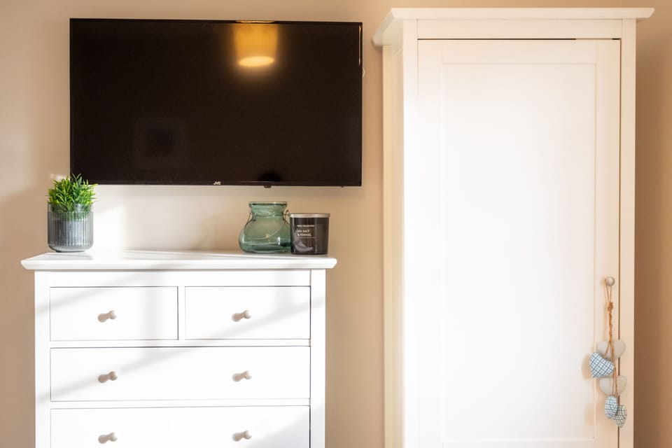 Twin Bedroom 