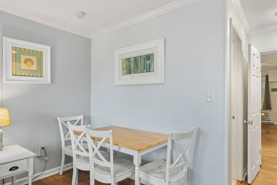 Grab a quick bite to eat before hitting the Beach!