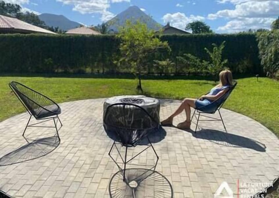 Fire pit + volcano view 