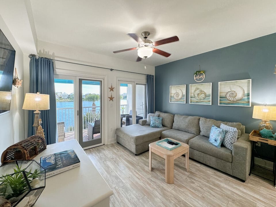 Separate living area with pull out couch