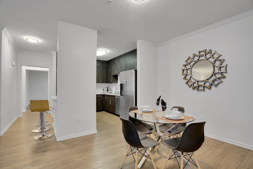 Marina Del Rey 2 Bedroom Dining Room