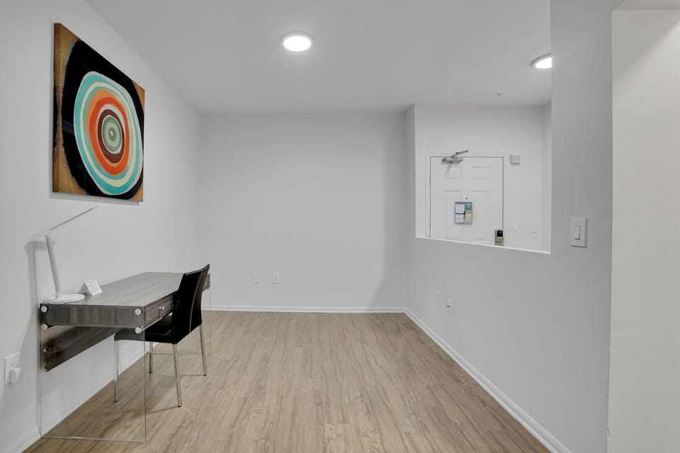 Marina Del Rey 2 Bedroom Laundry In-Building
