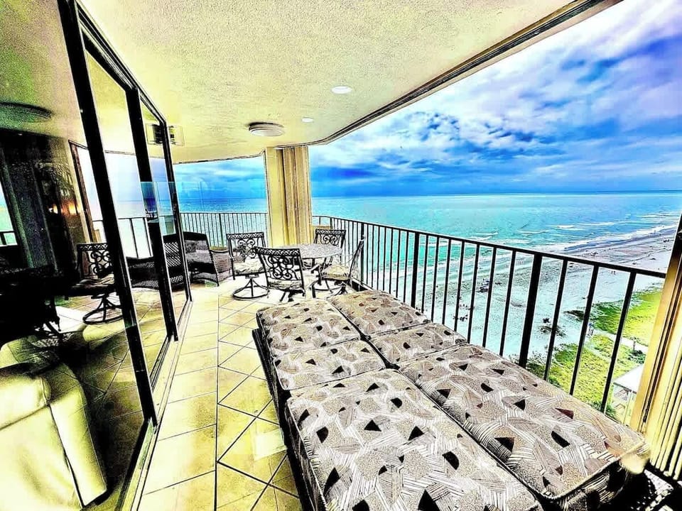 You’re going to fall in love with this view! Walk to the east end of the balcony for 180° views of the Grand Strand, or look to the south and southeast to watch the sunset, see the golf course, or view the lights at the boardwalk.