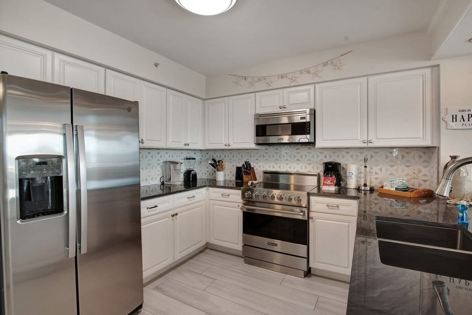 Indoors, Kitchen, Refrigerator, Microwave, Oven