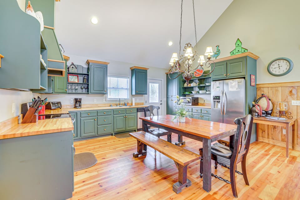 Kitchen | Cooking Basics | Dining Area