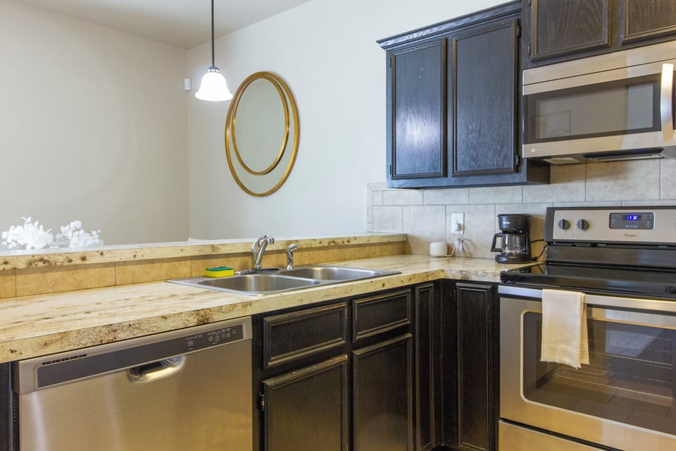 Fully-stocked with dish detergent and linens for easy clean-up!