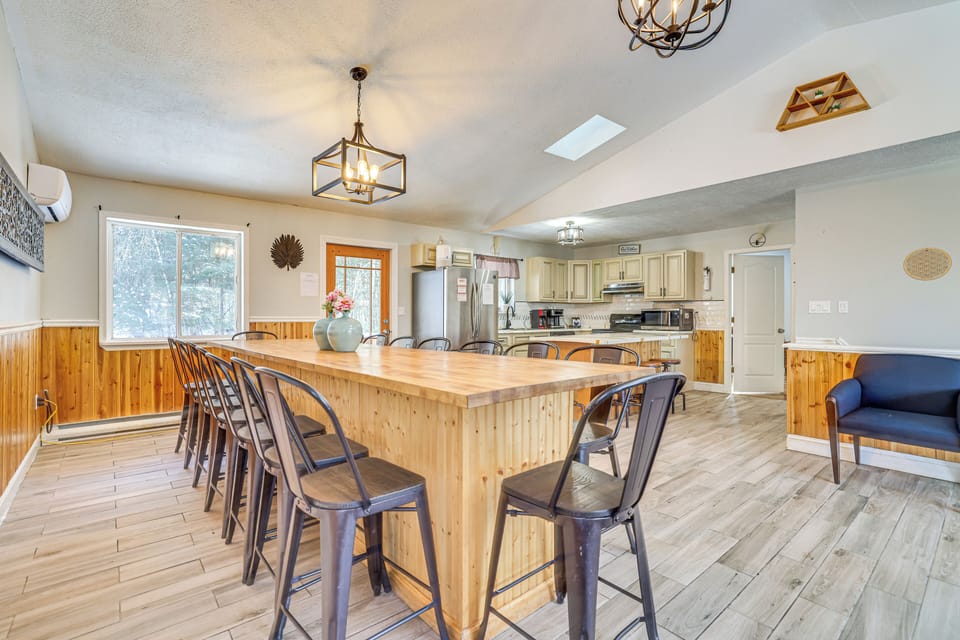 Dining Area | Dishware & Flatware | Main Level