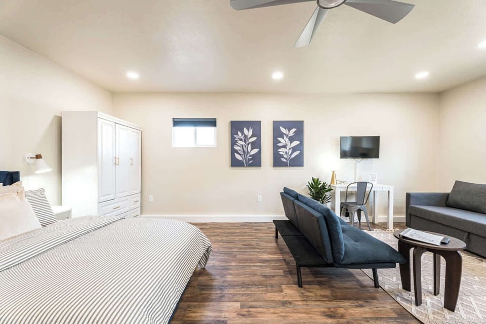 #StayInMyDistrict West Bench Comfortable furnishings & amenities make this private studio the perfect home #StayinMyDistrict #bookdirect