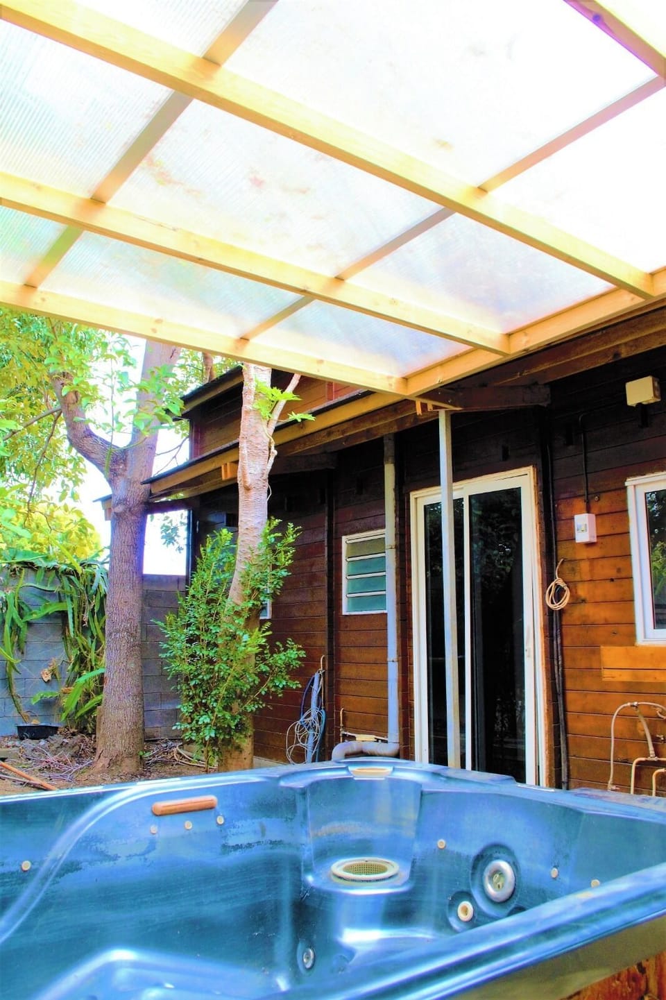 Outdoor spa tub