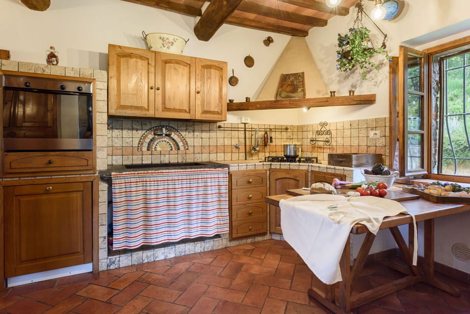 Wood, Interior Design, Furniture, Kitchen, Flooring, Cabinetry, Floor, Ceiling, Home, Countertop
