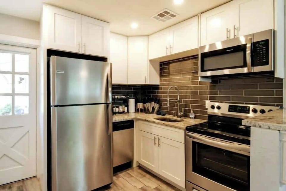 fully equipped kitchen 
