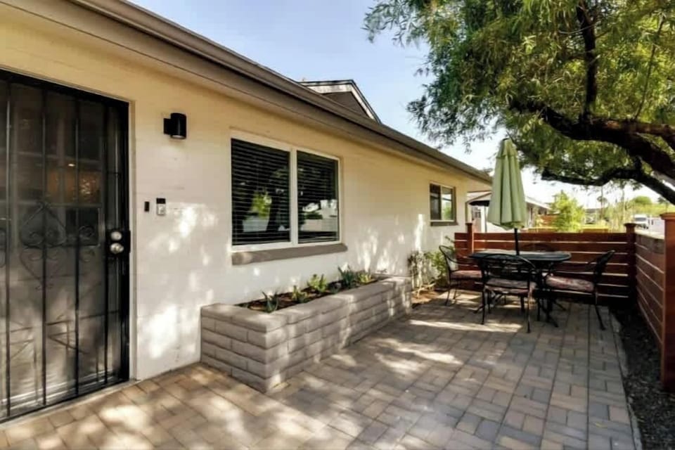 Private entryway and patio 