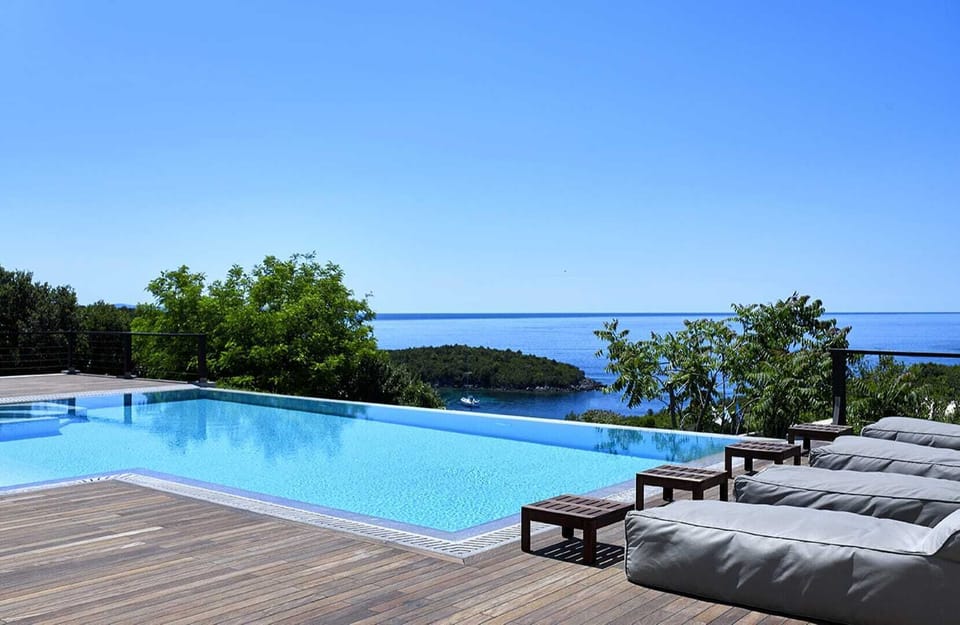 Villa Luna in Sivota: infinity pool