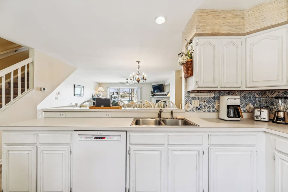 Main Level,Kitchen,