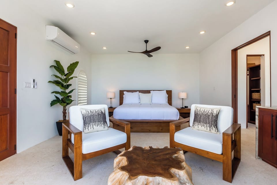 BEDROOM 4 (primary): lounging area