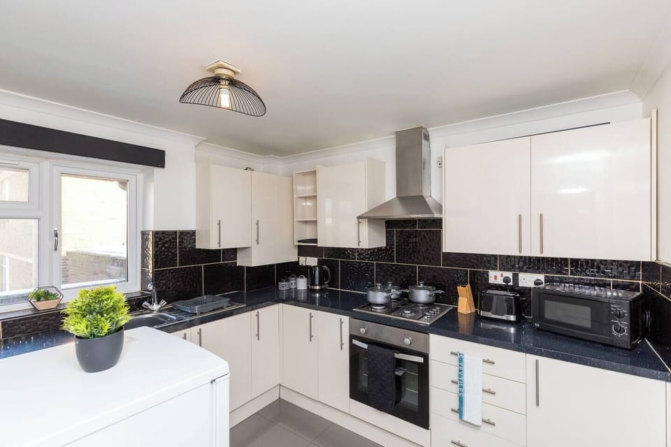 Create culinary magic in this simple kitchen. Book now! (1)